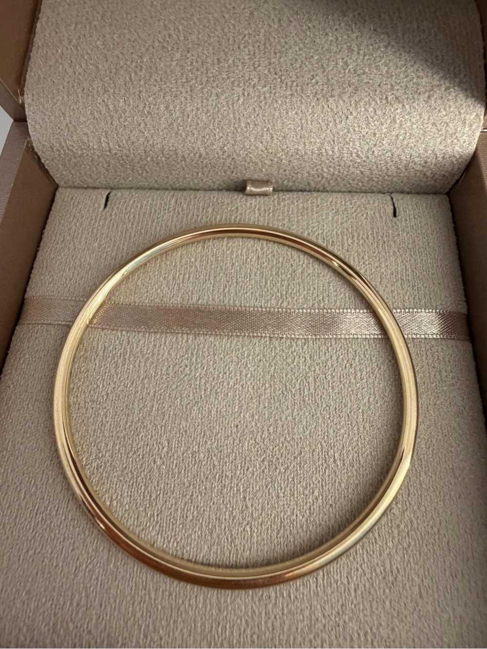 REAL GOLD - Italian 18K Solid Gold Polished Slip-On Bangle - Picture 5 of 9